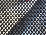 高網孔不銹鋼網孔的主要特點是材質準確穩定，網面光滑潔凈無污物